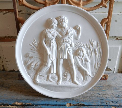 B&G stor Thorvaldsens årstids plakette med sommer motiv.Diameter 28,5cm.
