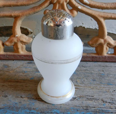 1800tals opaline strøer med sølv prop.