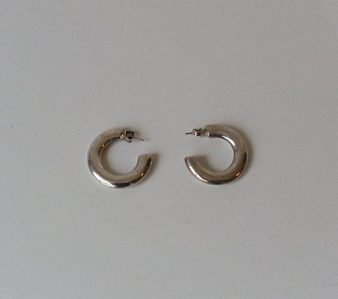 Par kraftige creoler i sterling sølv - diameter 3cm.