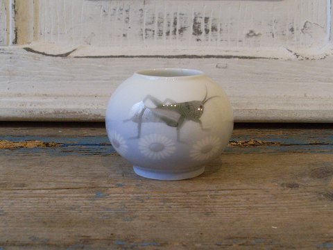 Royal Copenhagen Art Nouveau vase dekoreret med græshopper og margueritter no. 217/42a