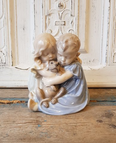 Royal Copenhagen figur no. 707 - pige & dreng med gravhundehvalp - produceret mellem 1923-35