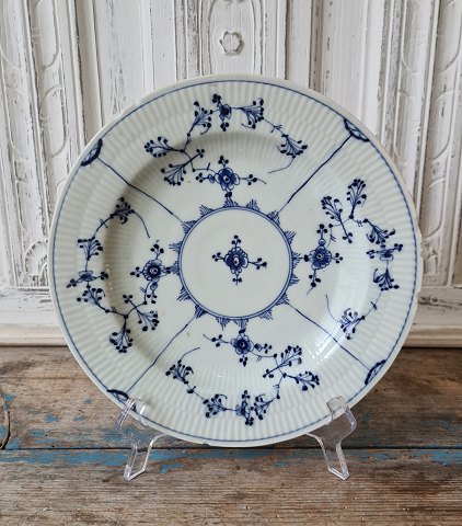 Royal Copenhagen Antik Musselmalet tallerken ca. år 1800Diameter 24cm.Fremstår med skår.