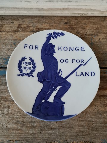 Royal Copenhagen Mindeplatte fra 1898 - Landsoldaten50 året for krigen i 1848. For Konge og For Land.