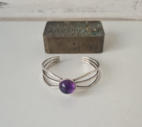 N.E.From vintage armring i sterlingsølv med stor ametyst