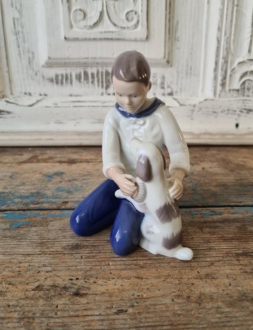 B&G Figur - Dreng med hund No. 2334