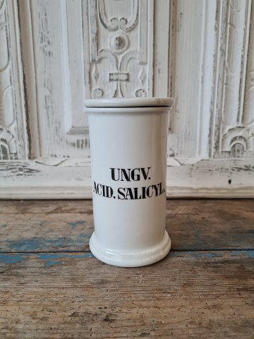 Royal Copenhagen Apotekerkrukke i hvidt porcelæn med sort skriftProduceret mellem 1850-98
