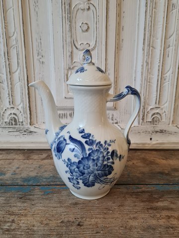 Royal Copenhagen Svejfet Blå Blomst mokka kande No. 1517