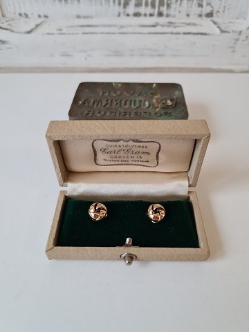 Pair of breast buttons in 14 kt gold - classic knot design