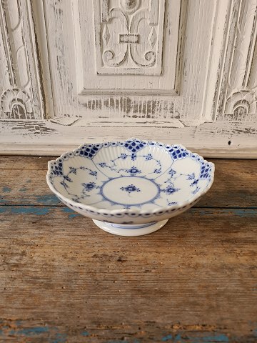 Royal Copenhagen Musselmalet halvblonde skål på fod No. 511