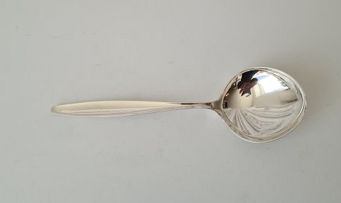 Georg Jensen - Cypres stor serveringsske i sterlingsølv 22 cm.