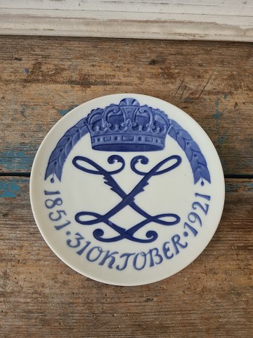 Royal Copenhagen Mindeplatte i anledningen af Enkedronning Louises 70 års fødselsdag 1851 31. oktober 1921