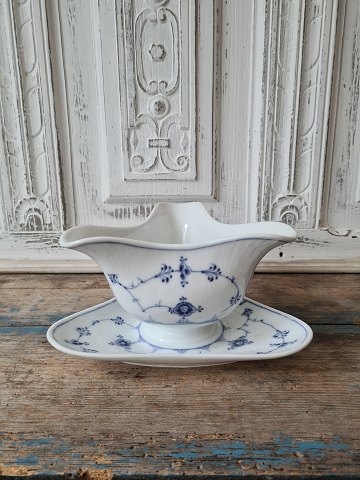 Royal Copenhagen Musselmalet riflet trekantet sauceskål No. 203