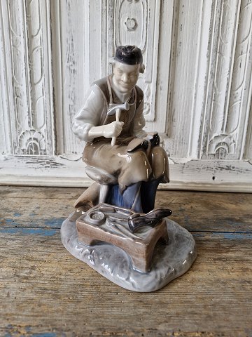 B&G figur - skomagerNo. 2228