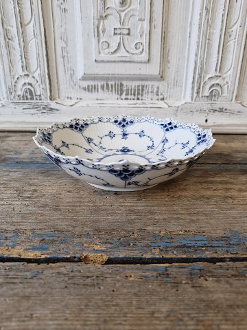 Royal Copenhagen Musselmalet helblonde skål no. 1018