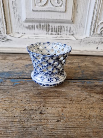 Royal Copenhagen Musselmalet helblonde cigaretbæger no. 1015