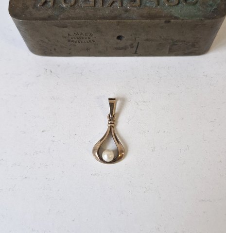 Hermann Siersbøl vintage vedhæng i 8 kt guld med akoya perle