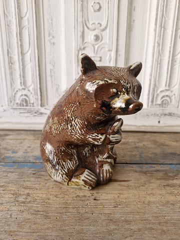 Søholm figur - Vaskebjørn med fisk
