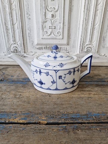Royal Copenhagen Musselmalet riflet oval tekande No. 255