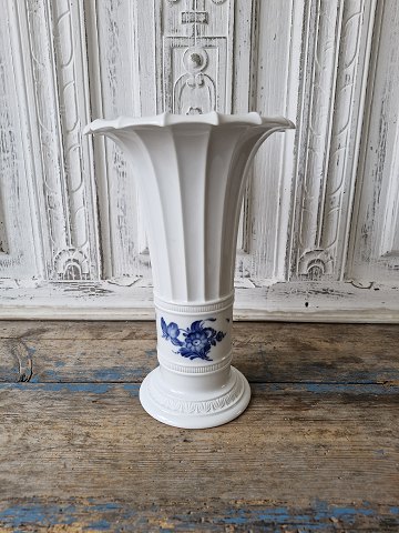 Royal Copenhagen Hetsch vase dekoreret med Blå Blomst no. 10/8569