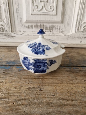 Royal Copenhagen Blå Blomst Kantet smørskål no. 8572