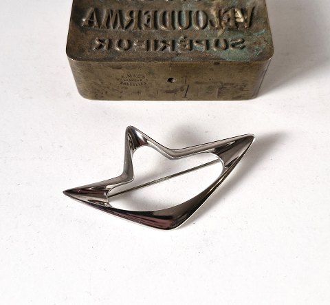 Henning Koppel for Georg Jensen broche i sterlingsølv no. 376