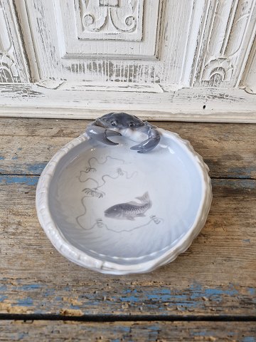 Royal Copenhagen stor skål med krabbe og fisk no. 2465