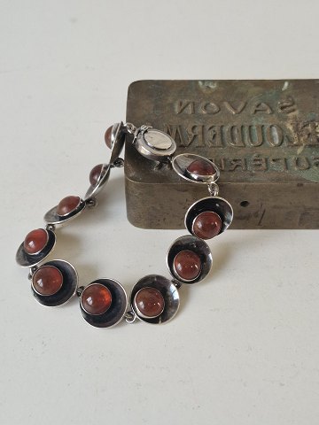 N.E.From vintage armbånd i sterlingsølv og rav