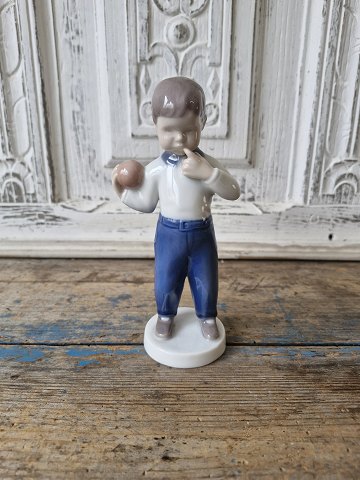 B&G Figur - Dreng med bold no. 2403