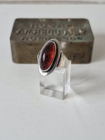 N.E.From vintage ring i sterlingsølv med rav